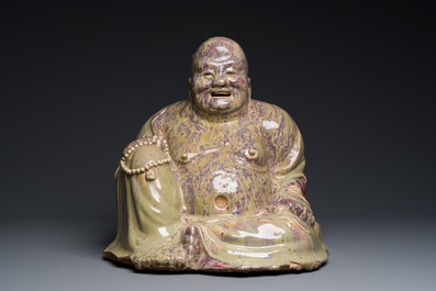 Tr&egrave;s grande figure de Bouddha en gr&egrave;s porcelaineux &agrave; &eacute;mail flamb&eacute; dite 'de Shiwan', 18/19&egrave;me