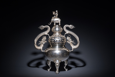 Grand br&ucirc;le-parfum tripod en argent, marque Shanghai Xinfengxiang 上海新鳳祥, Chine, dat&eacute; 1925
