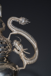 Grand br&ucirc;le-parfum tripod en argent, marque Shanghai Xinfengxiang 上海新鳳祥, Chine, dat&eacute; 1925