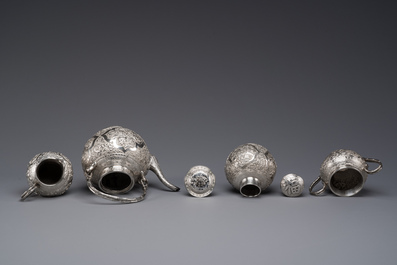 A Chinese silver 4-piece tea service on tray, Tu Mao Xing mark 塗茂興, 19th C.