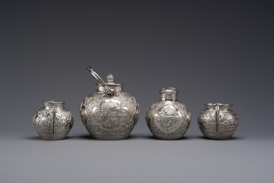 A Chinese silver 4-piece tea service on tray, Tu Mao Xing mark 塗茂興, 19th C.