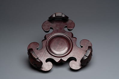 Grand br&ucirc;le-parfum tripod en argent, marque Shanghai Xinfengxiang 上海新鳳祥, Chine, dat&eacute; 1925