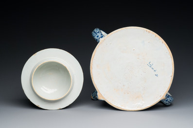 Tr&egrave;s rare pot &agrave; posset en fa&iuml;ence de Delft en bleu et blanc, d&eacute;but du 18&egrave;me