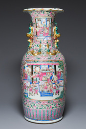 A large Chinese famille rose vase with palace scenes, 19th C.
