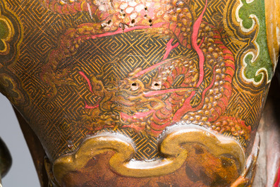 Importante sculpture d'un g&eacute;n&eacute;ral divin en bois laqu&eacute; et polychrom&eacute;, Japon, Edo, dat&eacute;e 1623