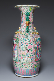 A large Chinese famille rose vase with palace scenes, 19th C.