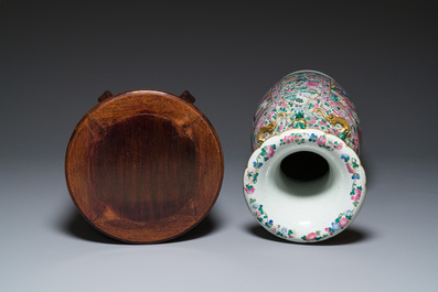 A large Chinese famille rose vase with palace scenes, 19th C.