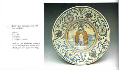 Een zeldzame polychrome Antwerpse majolica schotel met 'Christus als man van smarten', ca. 1540-1550
