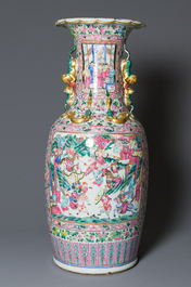 A large Chinese famille rose vase with palace scenes, 19th C.