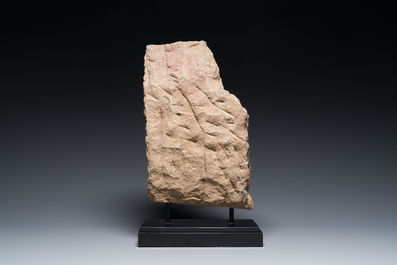 Een fijn Khmer zandstenen reli&euml;f met 'De geboorte van Brahma', Angkor periode, Cambodja, 11e eeuw