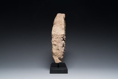 Een fijn Khmer zandstenen reli&euml;f met 'De geboorte van Brahma', Angkor periode, Cambodja, 11e eeuw