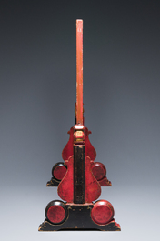 Ecran de table en bois dor&eacute;, laqu&eacute; et polychrom&eacute;, Chine, Shanxi, 16/17&egrave;me