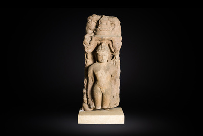 St&egrave;le figurant Jain Thirtankara Parshvanatha debout en gr&egrave;s rouge, Inde, &eacute;poque Pala, 11&egrave;me si&egrave;cle