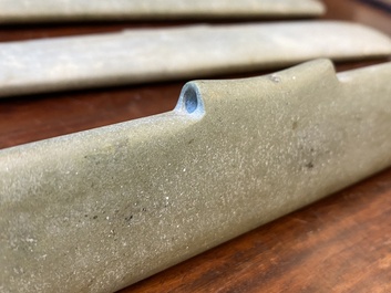 Trois pendentifs archa&iuml;ques en jade calcifi&eacute;, Chine, probablement culture de Liangzhu