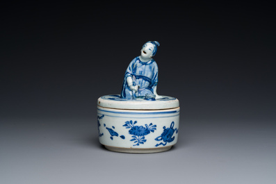Een Chinese blauw-witte ko-sometsuke wierookbrander voor de Japanse markt met een pijproker op het deksel, Transitie periode