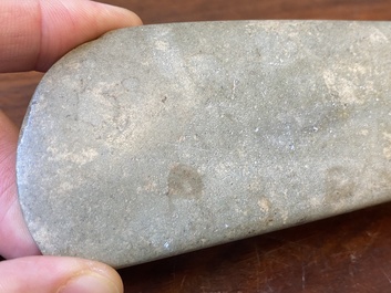 Trois pendentifs archa&iuml;ques en jade calcifi&eacute;, Chine, probablement culture de Liangzhu