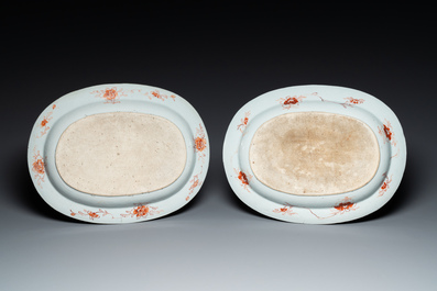 Paire de plats de forme ovale en porcelaine de Chine famille rose &agrave; d&eacute;cor 'Pompadour', Qianlong, vers 1745