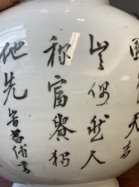 Vase de forme 'hu' en porcelaine de Chine qianjiang cai &agrave; d&eacute;cor d'antiquit&eacute;s, sign&eacute; Xu Pinheng 許品衡, marque de Tongzhi, 19/20&egrave;me