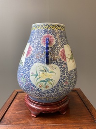 Grand vase de forme 'hu' en porcelaine de Chine doucai-rose &agrave; d&eacute;cor de papillons et d'oiseaux, marque et &eacute;poque de Qianlong