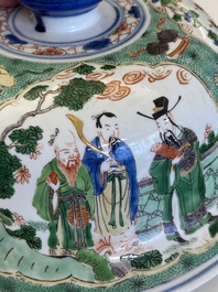 Paire de grands vases couverts en porcelaine de Chine famille verte, Kangxi