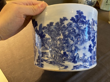 A large Chinese blue and white brush pot with a refined mountainous landscape, 18th C.