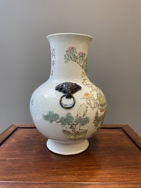 Vase de forme 'hu' en porcelaine de Chine qianjiang cai &agrave; d&eacute;cor d'antiquit&eacute;s, sign&eacute; Xu Pinheng 許品衡, marque de Tongzhi, 19/20&egrave;me
