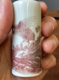 Vier Chinese blauw-witte en koperrode snuifflessen, 19e eeuw