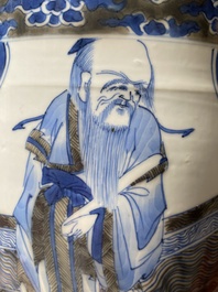 Een Chinese blauw-witte en koperrode rouleau 'Sanxing' vaas, Kangxi