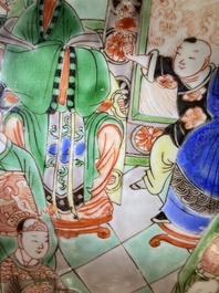 Paire de grands vases couverts en porcelaine de Chine famille verte, Kangxi