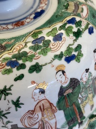 Paire de grands vases couverts en porcelaine de Chine famille verte, Kangxi