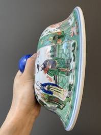 Paire de grands vases couverts en porcelaine de Chine famille verte, Kangxi