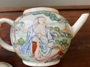 Een zeldzame Chinese famille rose theepot met erotisch decor van een Europese dame, Yongzheng