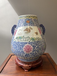 Grand vase de forme 'hu' en porcelaine de Chine doucai-rose &agrave; d&eacute;cor de papillons et d'oiseaux, marque et &eacute;poque de Qianlong