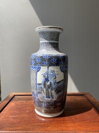 Een Chinese blauw-witte en koperrode rouleau 'Sanxing' vaas, Kangxi