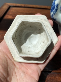 Een Chinese blauw-witte wijnkan met kylins, Transitie periode