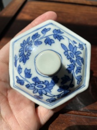 Een Chinese blauw-witte wijnkan met kylins, Transitie periode
