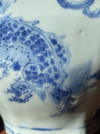 Een Chinese blauw-witte wijnkan met kylins, Transitie periode