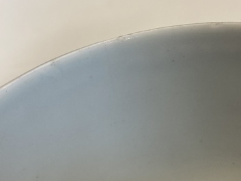 Een paar blauw-witte en ijzerrode 'draken' kommen, Xuantong merk en periode