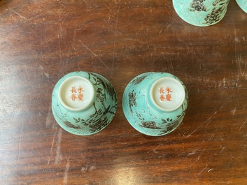 Twaalf Chinese Dayazhai wijnkoppen met grisaille decor op turquoise fondkleur, Yong Qing Chang Chun 永慶長春 merk, Guangxu