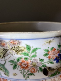 Paire de grands vases couverts en porcelaine de Chine famille verte, Kangxi