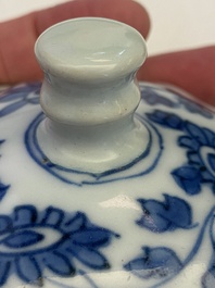 Een Chinese blauw-witte wijnkan met kylins, Transitie periode