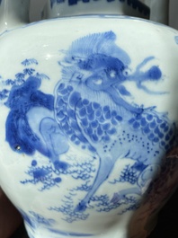Een Chinese blauw-witte wijnkan met kylins, Transitie periode