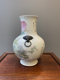 Vase de forme 'hu' en porcelaine de Chine qianjiang cai &agrave; d&eacute;cor d'antiquit&eacute;s, sign&eacute; Xu Pinheng 許品衡, marque de Tongzhi, 19/20&egrave;me