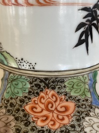 Vase de forme rouleau en porcelaine de Chine famille verte &agrave; d&eacute;cor du roman 'Les Trois Royaumes', Kangxi