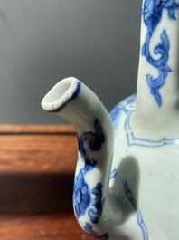 Een Chinese blauw-witte wijnkan met kylins, Transitie periode