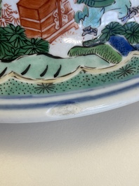 Paire de grands vases couverts en porcelaine de Chine famille verte, Kangxi