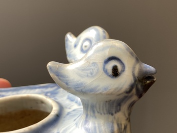 Compte-gouttes en forme de canards jumeaux en porcelaine de Chine en bleu et blanc, Ming