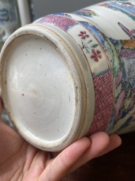 Paire de vases couverts en porcelaine de Chine famille rose &agrave; d&eacute;cor de paysages montagneux, Yongzheng