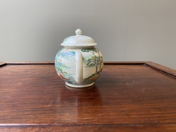 Een zeldzame Chinese famille rose theepot met erotisch decor van een Europese dame, Yongzheng