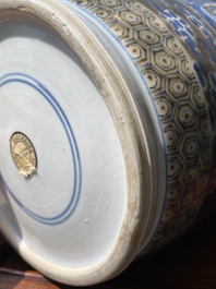 Een Chinese blauw-witte en koperrode rouleau 'Sanxing' vaas, Kangxi